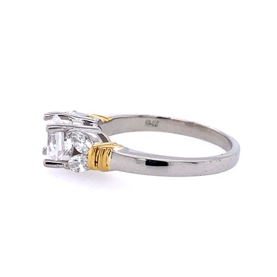 18 Karat Two-Tone Side Stones Round Shape Engagement Ring 24533/M E-RING