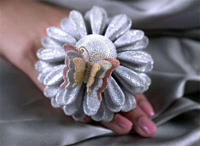 'Eutierria' Crushes Guinness World Record for Most Diamonds Set on a Ring