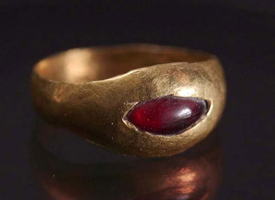Child's Garnet Ring Paints New Picture of Jerusalem Society 2,300 Years Ago