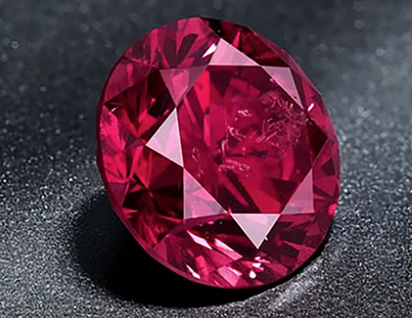 Red 'Argyle Phoenix' Diamond Sets Two Records at Phillips' Geneva