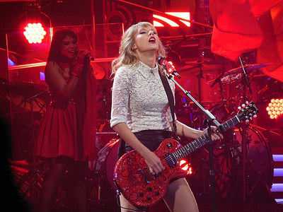 Music Friday: Taylor Swift Wants to Wear His Initial on a Chain Around Her Neck