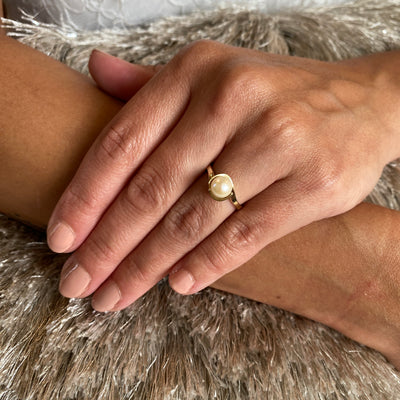 ESTATE Cultured Pearl Ring in Yellow Gold