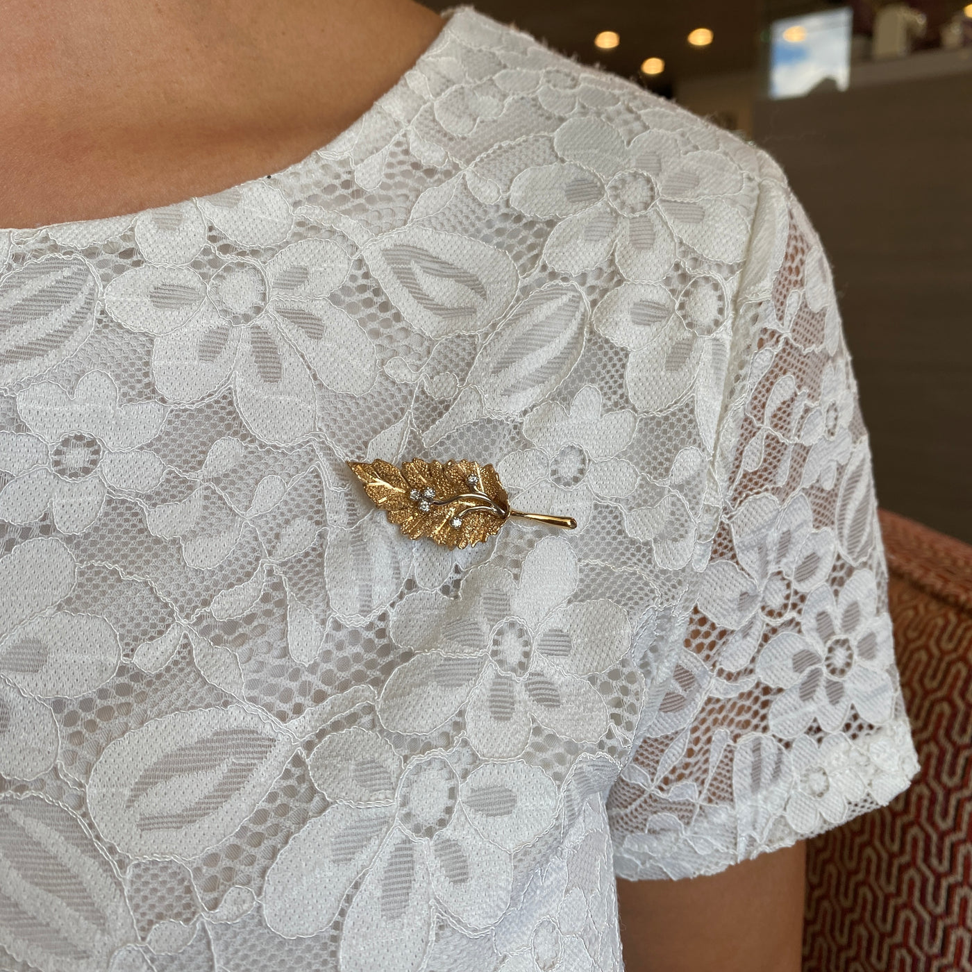 ESTATE Single Leaf and DIamond Pin in Yellow Gold