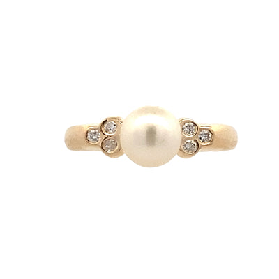 ESTATE Pearl and Diamond Ring in Yellowo Gold