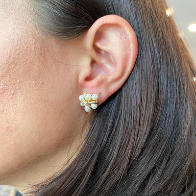 ESTATE FW Pearl Stud Earrings in Yellow Gold