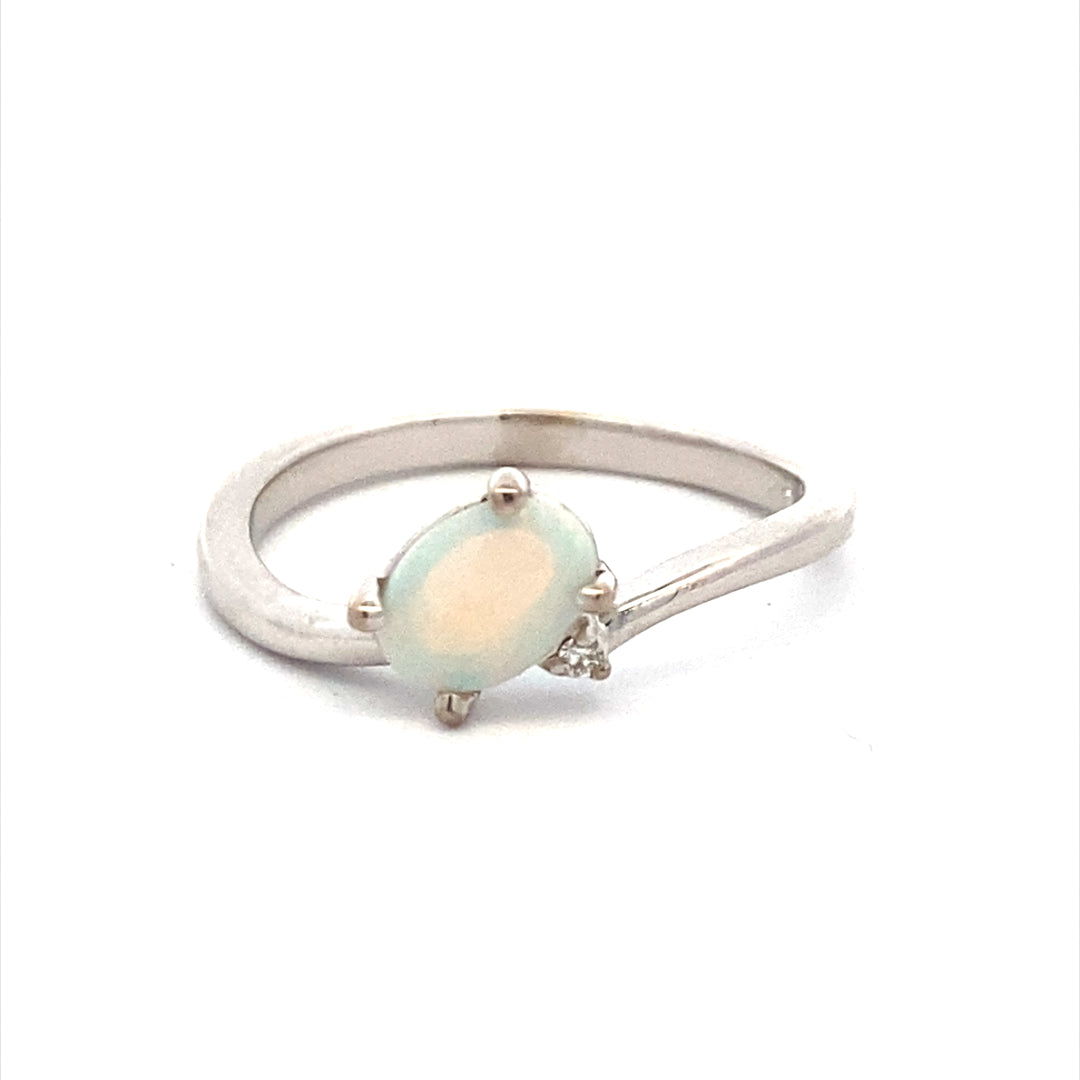 Beeghly & Co. 14 Karat White Gold Opal Ring