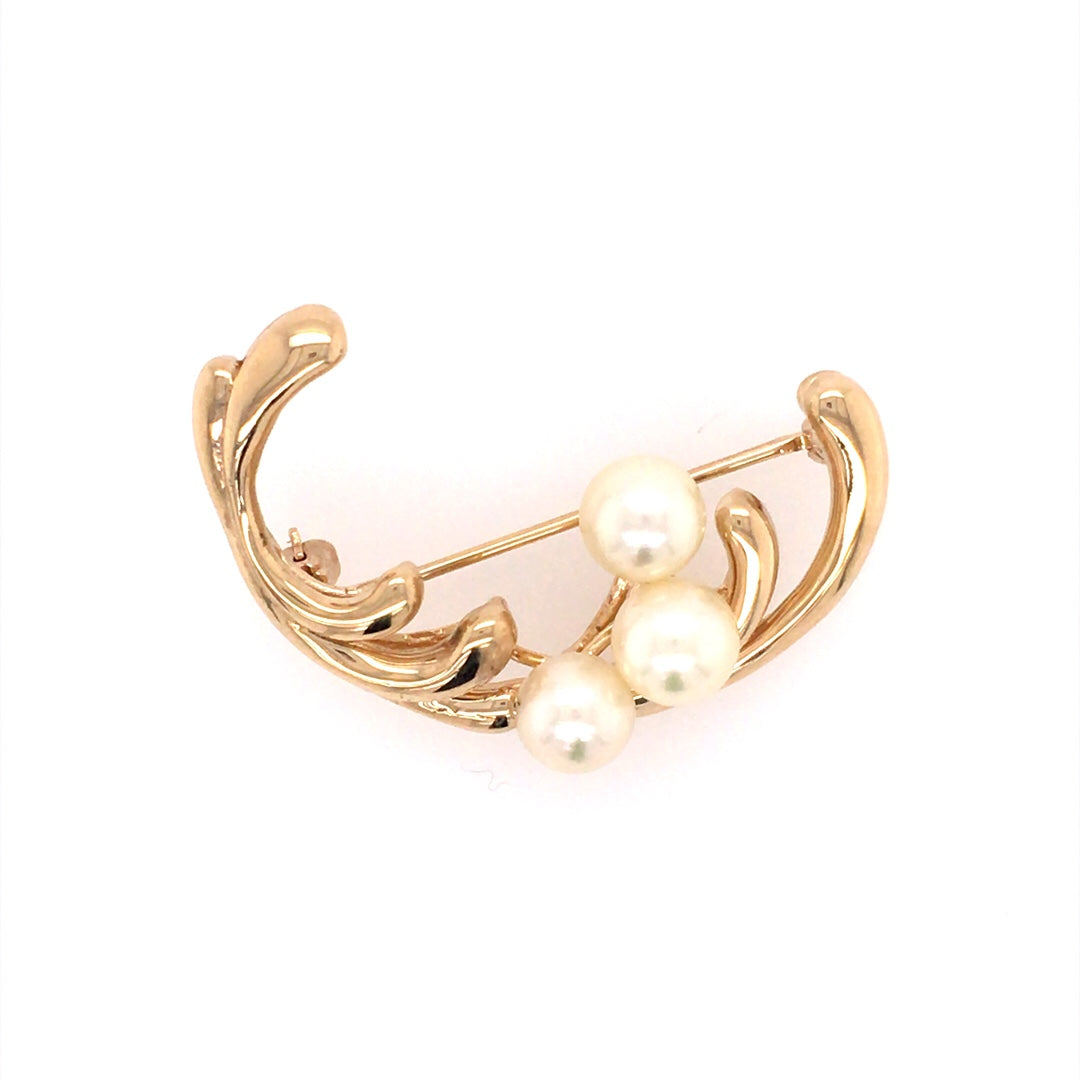 Estate  Cultured Pearl Brooch in Yellow Gold