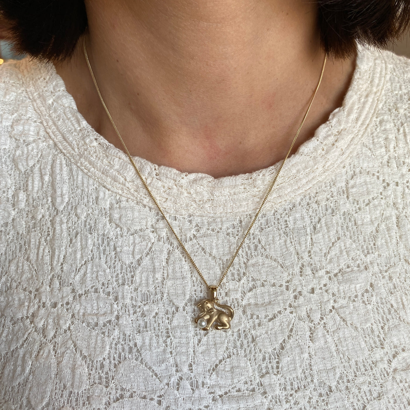 ESTATE Kitten with Pearl Pendant in Yellow Gold