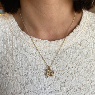 ESTATE Kitten with Pearl Pendant in Yellow Gold
