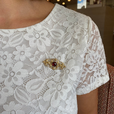 ESTATE Red Garnet Brooch in Yellow Gold