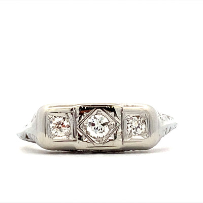 ESTATE 18 Karat Vintage Diamong Ring