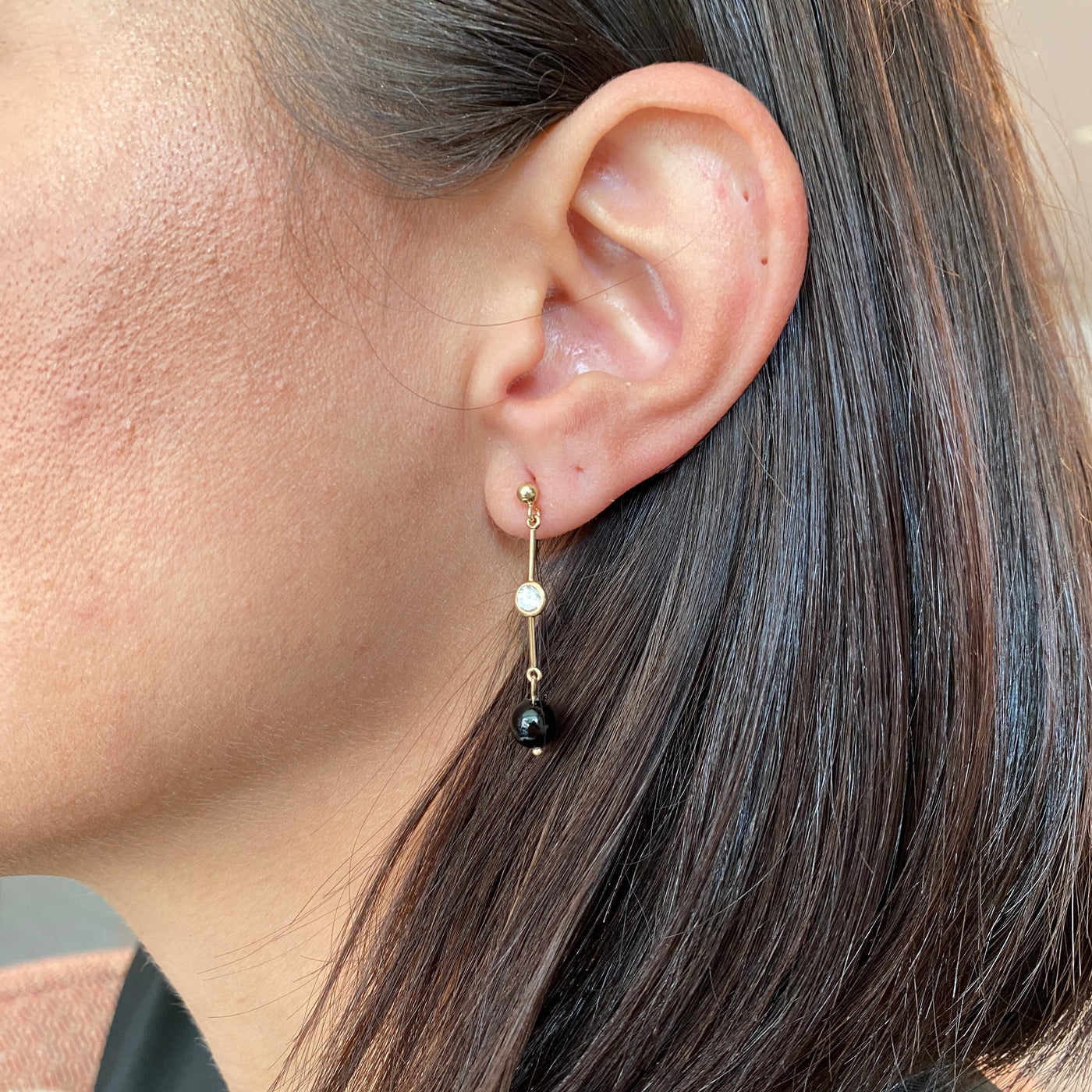 ESTATE Onyz Dangle Earrings in Yellow Gold