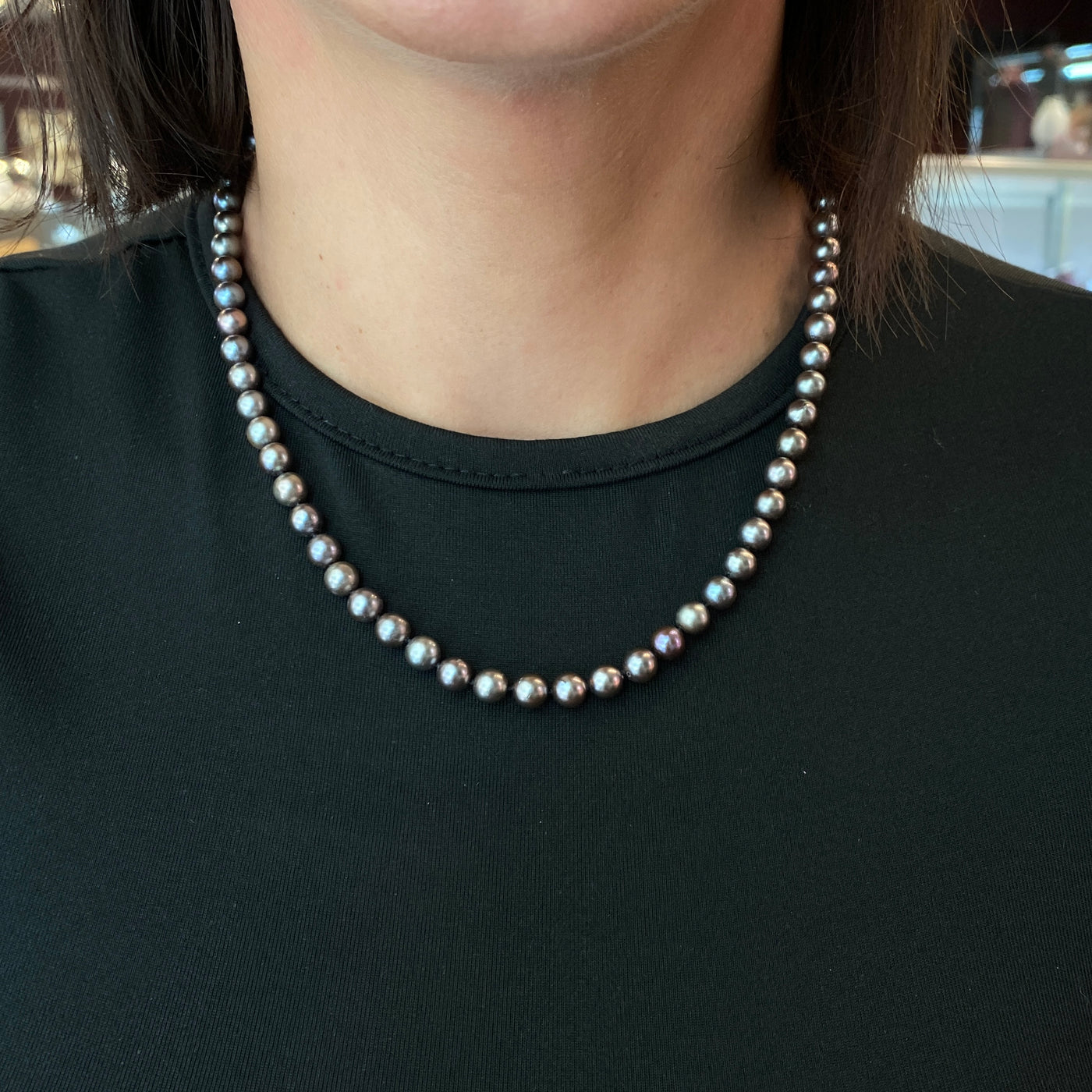 ESTATE Black Cultured Pearl Necklace in Yellow Gold