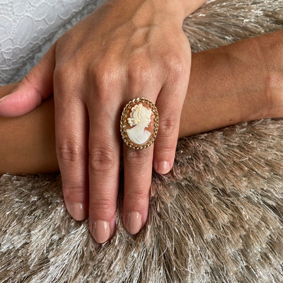 ESTATE Cameo Ring in Yellow Gold