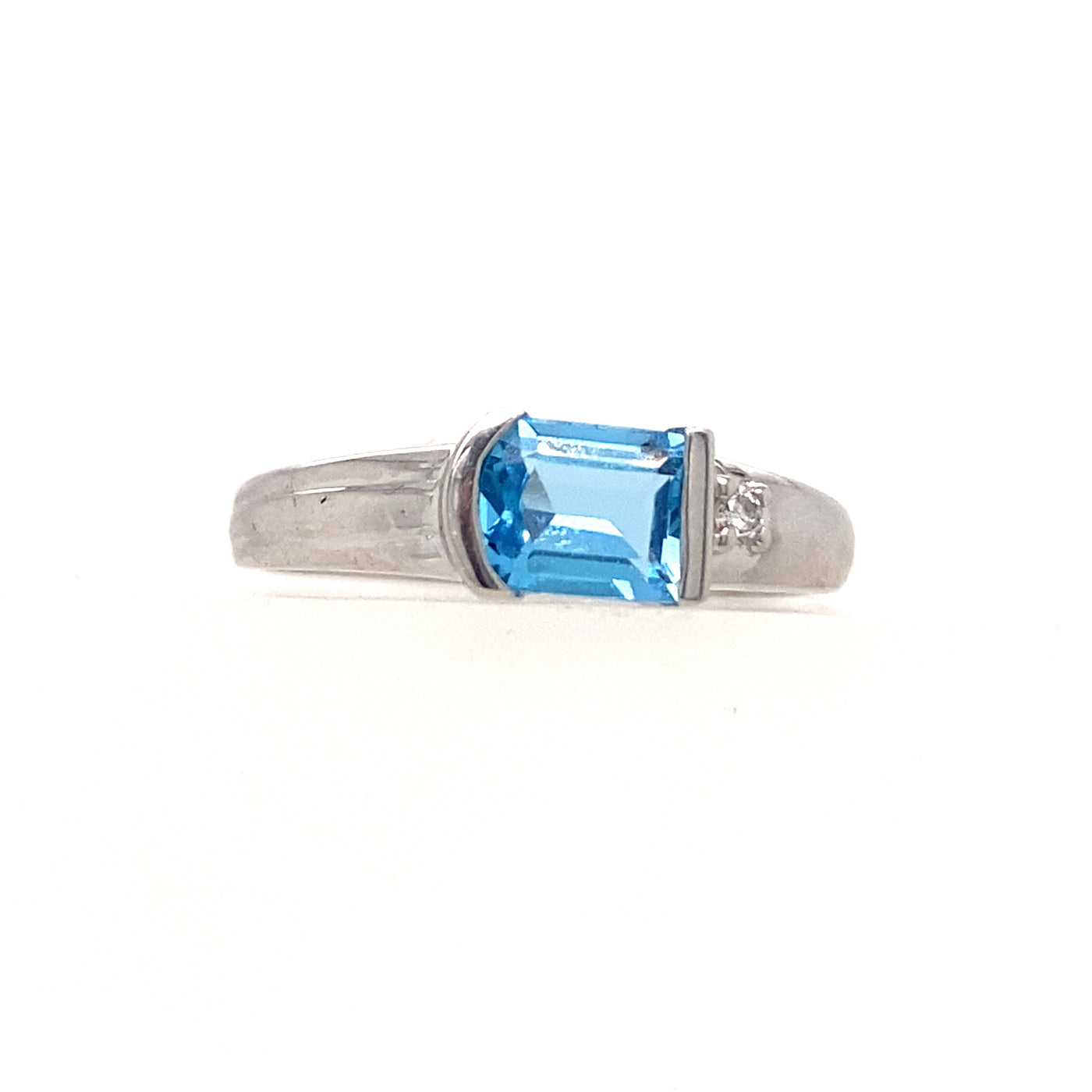 ESTATE Topaz Ring in White Gold