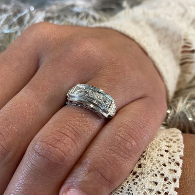 ESTATE Diamond 3 Stone RIng in White Gold