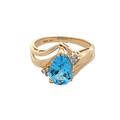 ESTATE Blue Topaz Ring in Yellow Gold