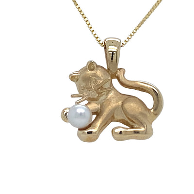 ESTATE Kitten with Pearl Pendant in Yellow Gold