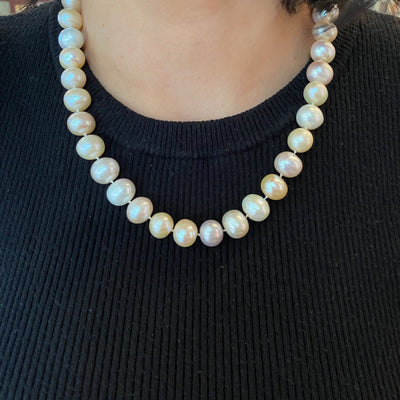 ESTATE 18" Cultured Pearl Strand in Yellow Gold