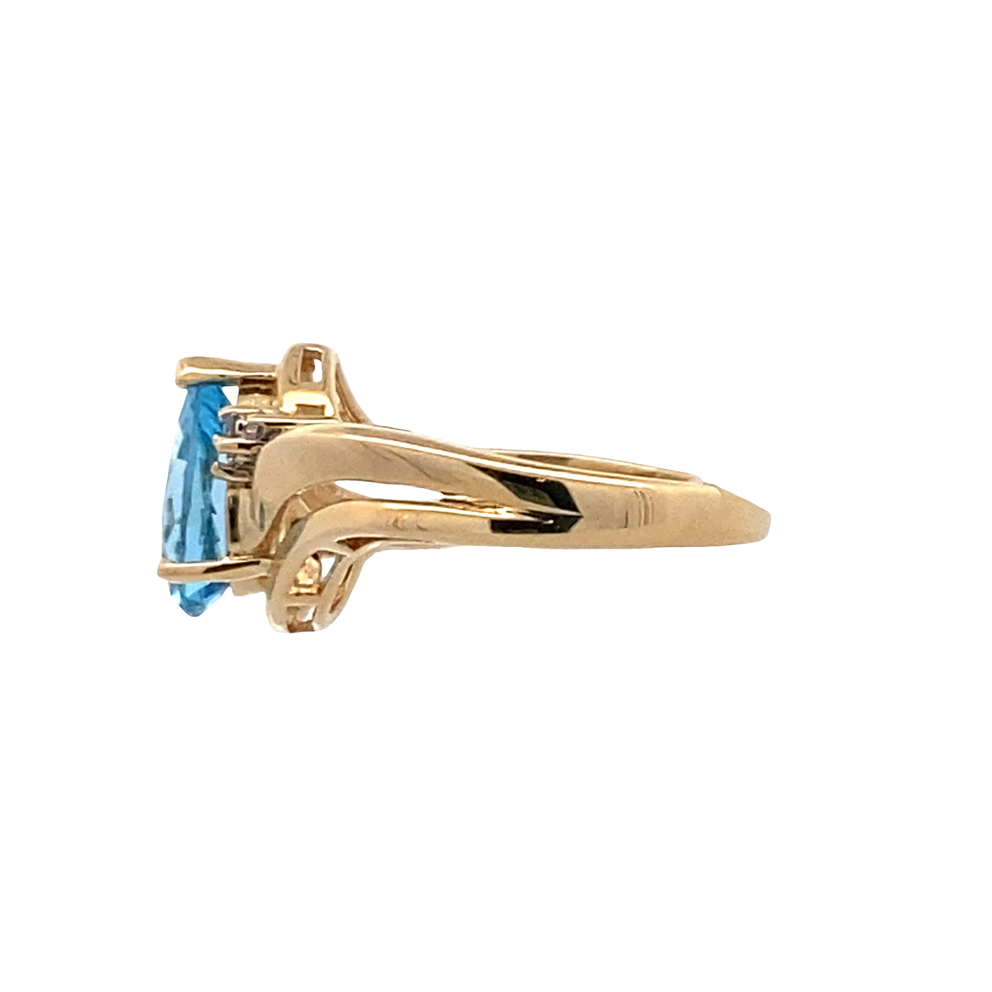 ESTATE Blue Topaz Ring in Yellow Gold