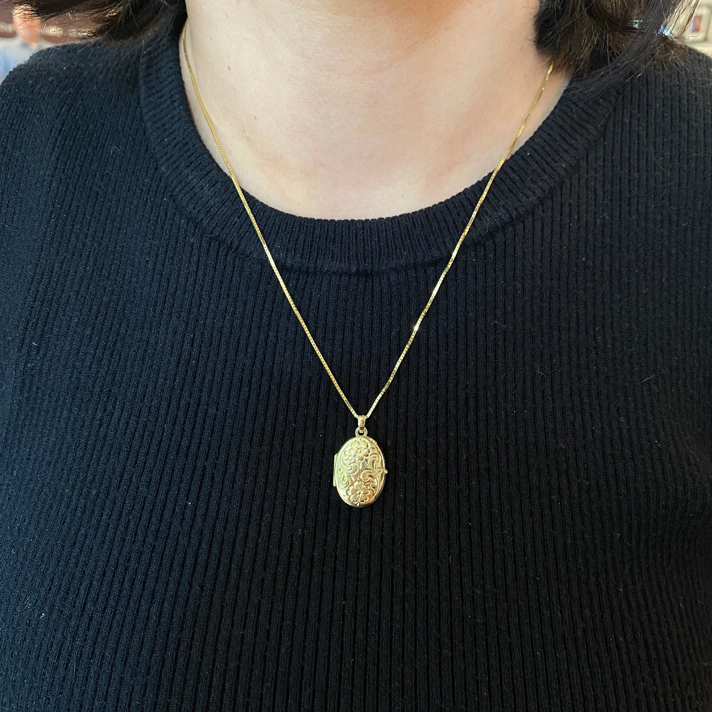 ESTATE Oval Locket in Yellow Gold